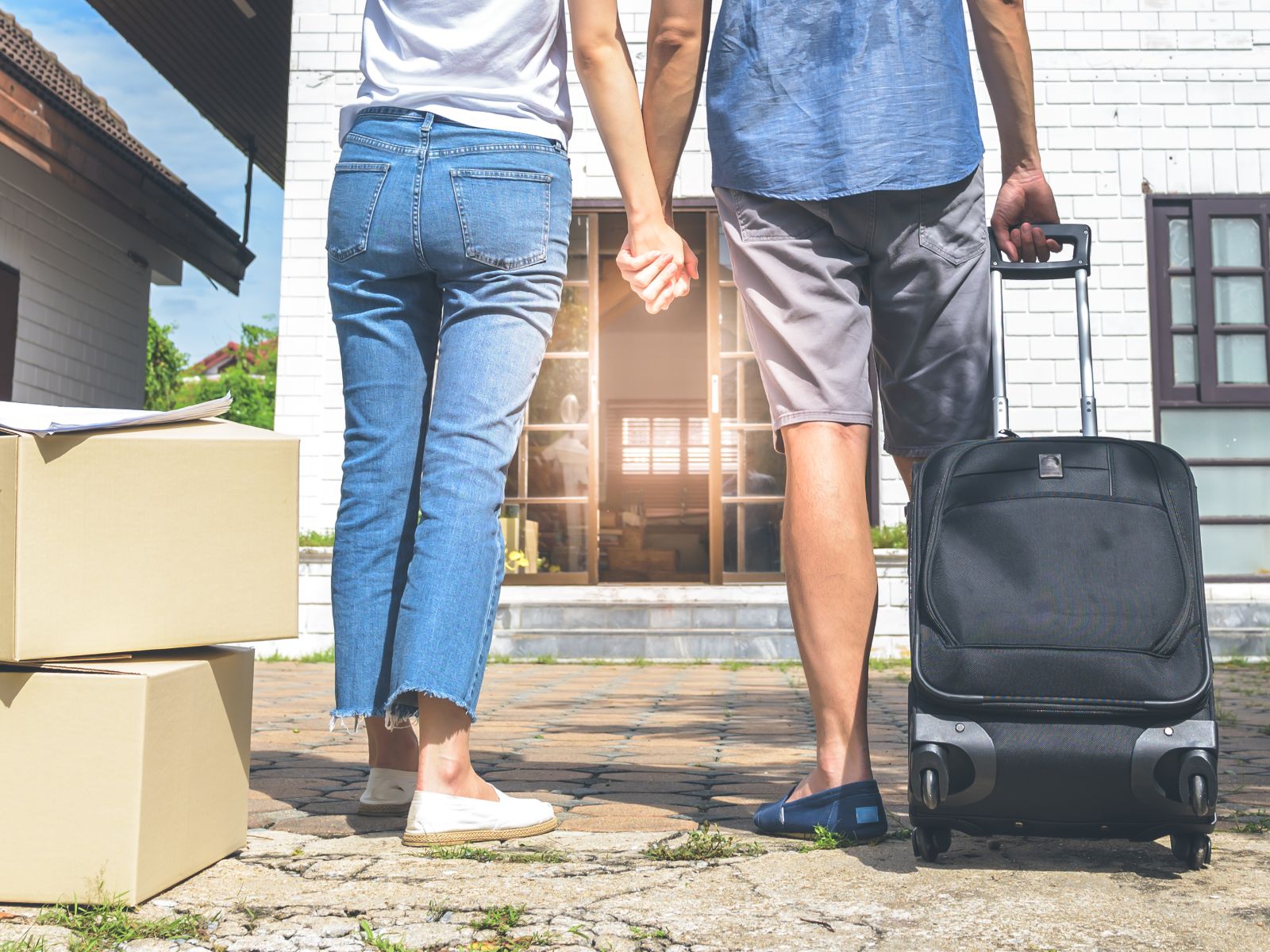 couple-move-into-new-home